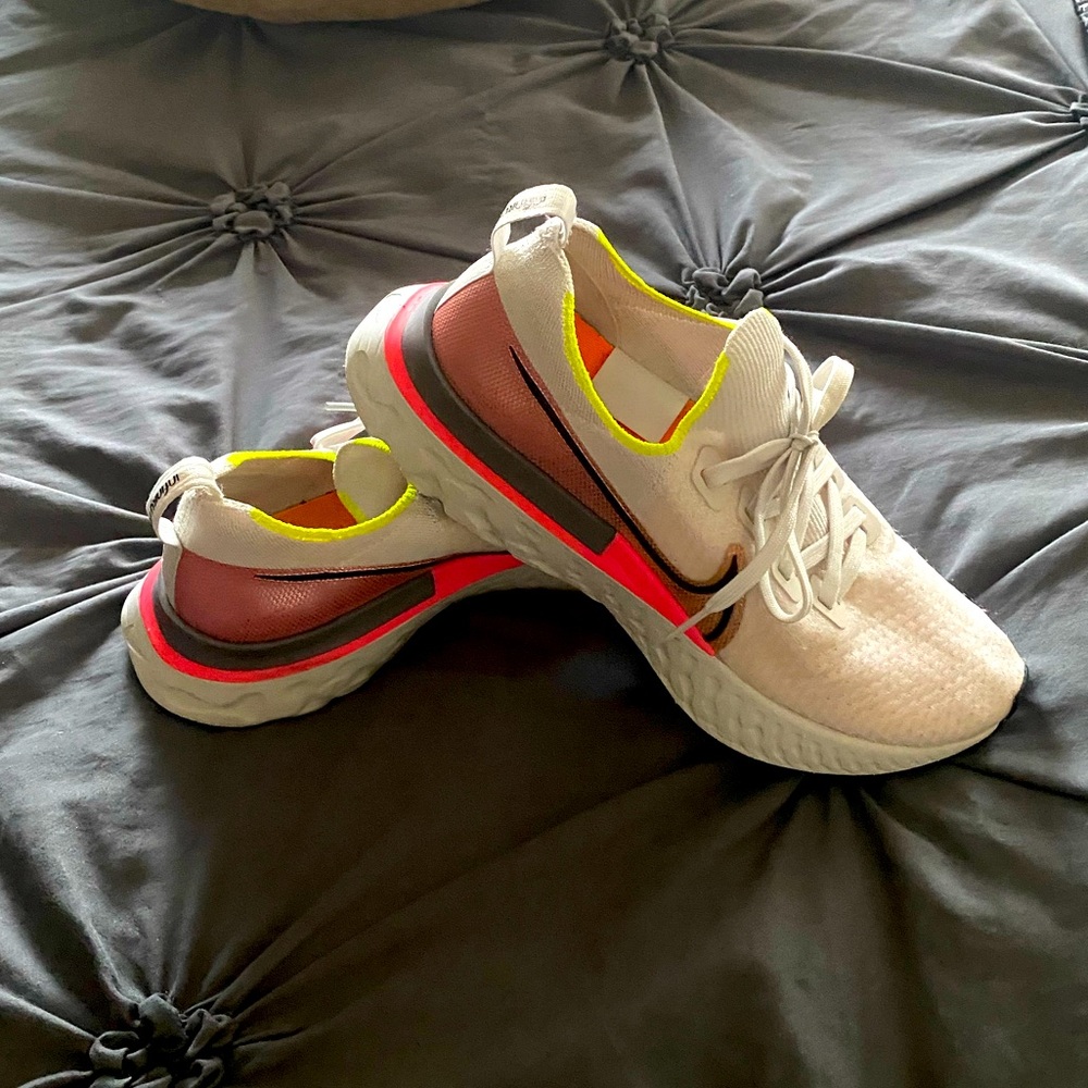 Nike infinity react siZe 10